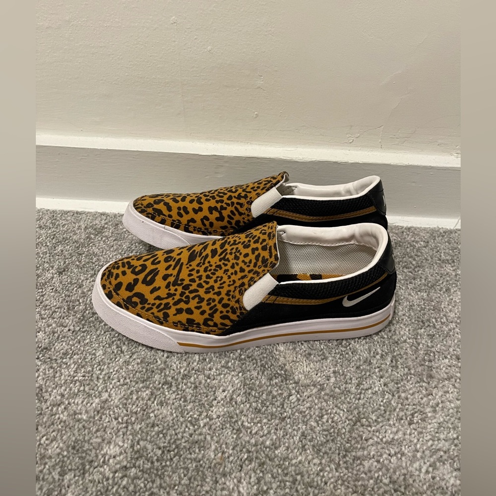 COPY - Nike cheetah sneakers size 7 like new!!!!
